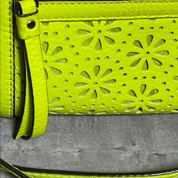 ***1pm Start*** Kate Spade Neon Green Floral Laser Cut Crossbody Bag - Picture 3 of 6